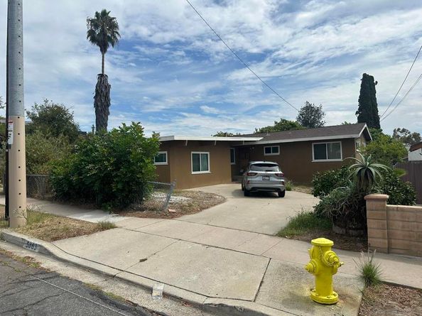 5863 Roswell St, San Diego CA 92114