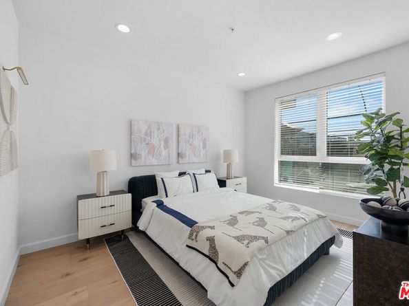 105 S Mariposa Avenue 204, Los Angeles CA 90004