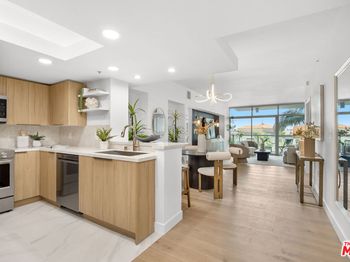13700 Marina Pointe Drive
