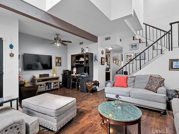 6323 Reseda Blvd 13, Tarzana CA 91335