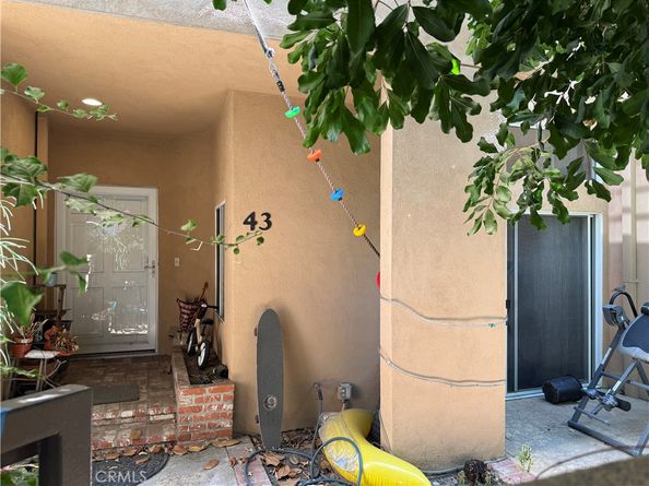 18730 Hatteras 43, Tarzana CA 91356