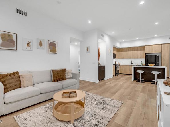 178 S Euclid Avenue 310, Pasadena CA 91101