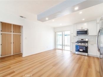 1152 N West