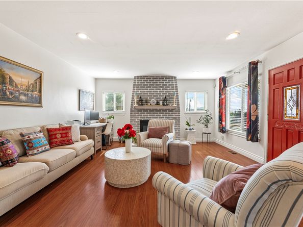 2389 Mayfield Avenue, Montrose CA 91020