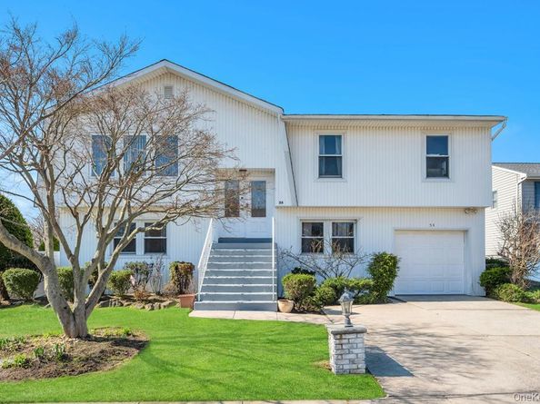 54 Felicia Court, Plainview NY 11803