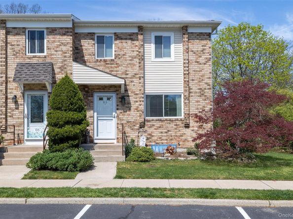 83 Town House Drive, Massapequa Park NY 11762