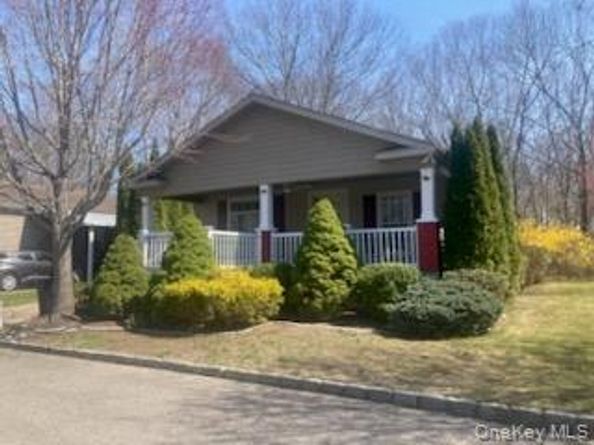1661 Old Country Road 516, Riverhead NY 11901