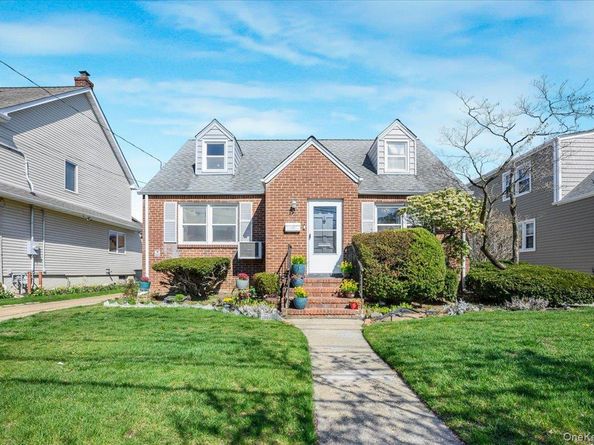 10 Dorothy Place, Lynbrook NY 11563