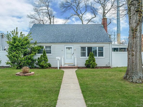 23 Lakewood Avenue, Ronkonkoma NY 11779