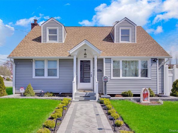 1210 Emma Place, Franklin Square NY 11010