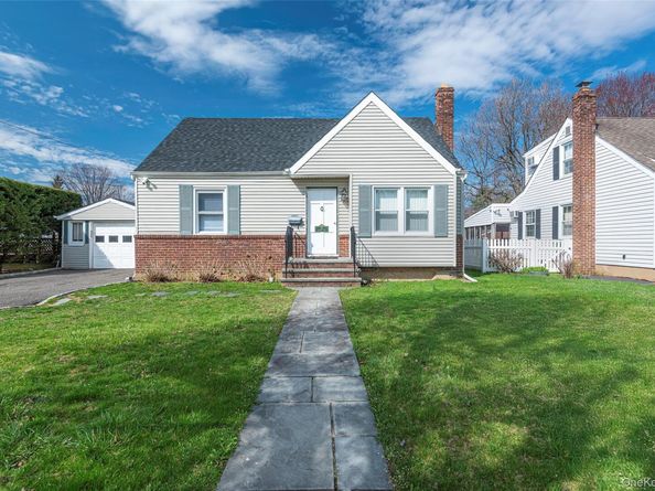61 Dosoris Lane, Glen Cove NY 11542