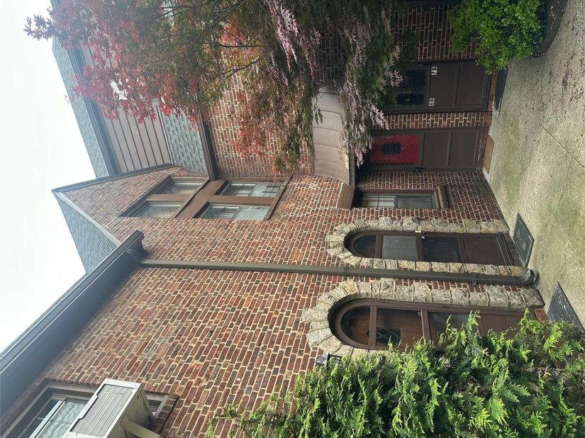40-40 203 St 6B, Bayside NY 11361