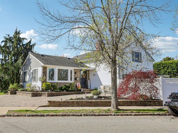 76 S Bay Drive, Massapequa NY 11758