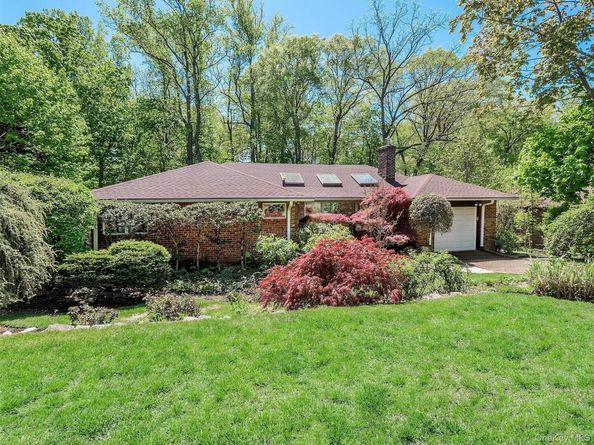 10 Jeannette Drive, Port Washington NY 11050