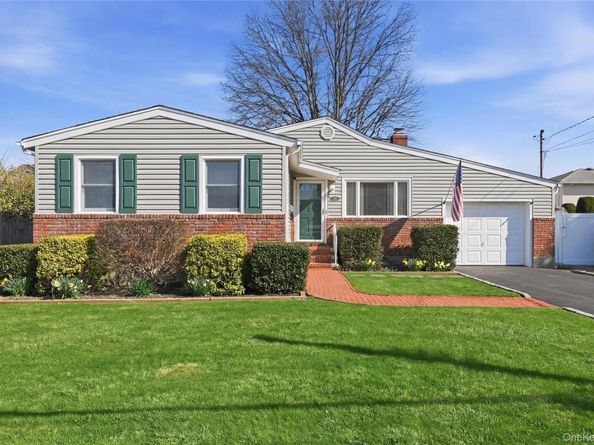 223 N Cedar Street, Massapequa NY 11758