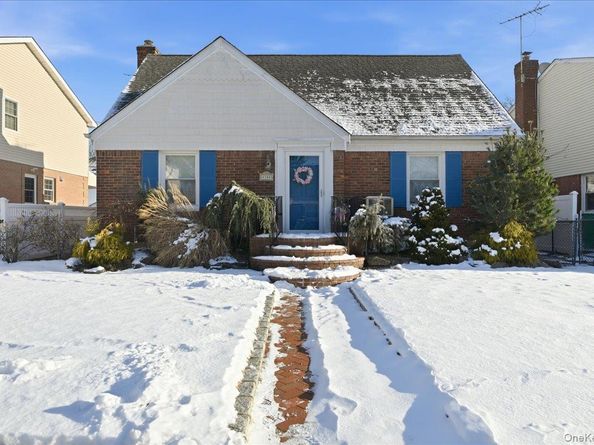 38 Irving Lane, New Hyde Park NY 11040