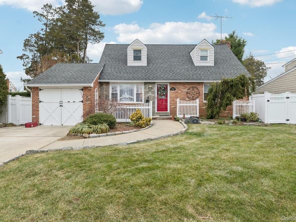 251 Hamilton Avenue, Massapequa NY 11758