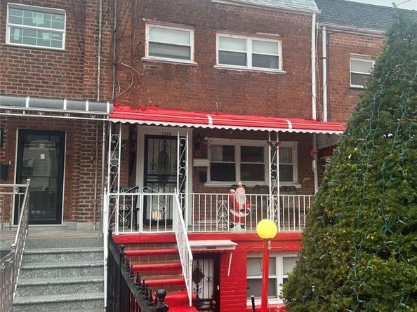 1024 E 214th Street, Bronx NY 10469