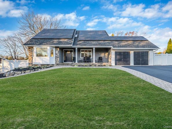 11 Chivalry Lane, Nesconset NY 11767