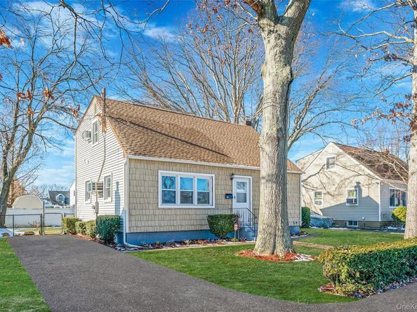 266 W 16th Street, Deer Park NY 11729