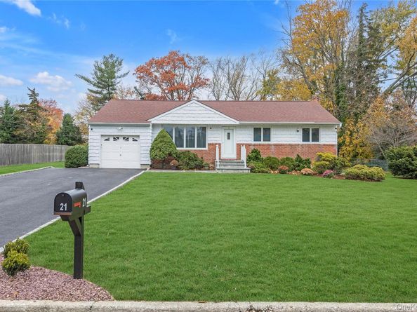 21 Yeoman Drive, East Northport NY 11731