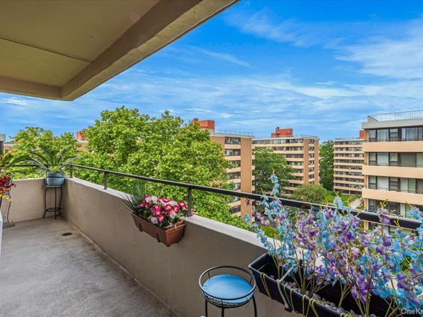 7-04 166th Street 9A, Beechhurst NY 11357