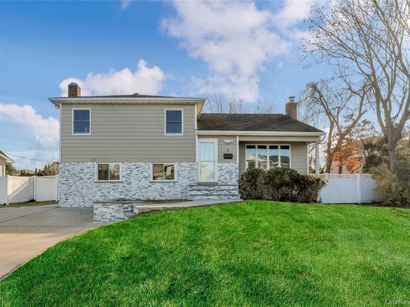 2 Walnut Drive, Syosset NY 11791