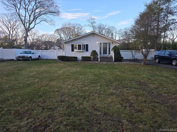 87 Columbus Avenue, Central Islip NY 11722