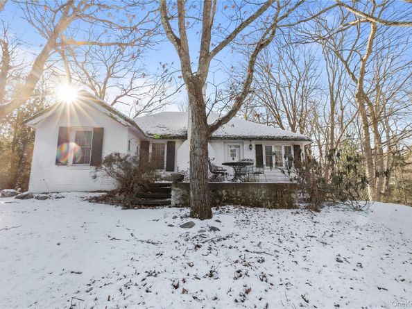 32 Hillside Road, Stony Brook NY 11790