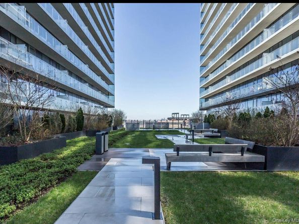 131-03 40th Road 15J, Flushing NY 11354