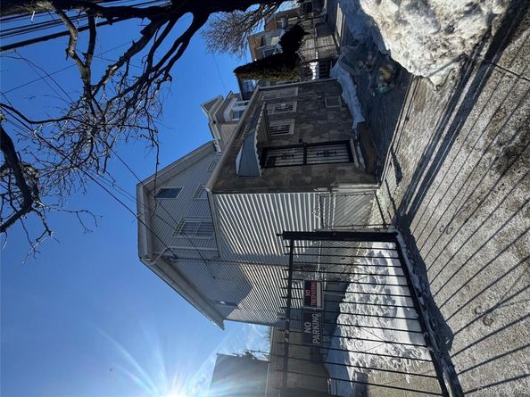 690 E 240th Street, Bronx NY 10470