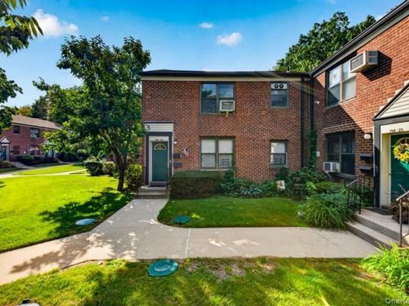 196-23 73rd Ave 2, Fresh Meadows NY 11365