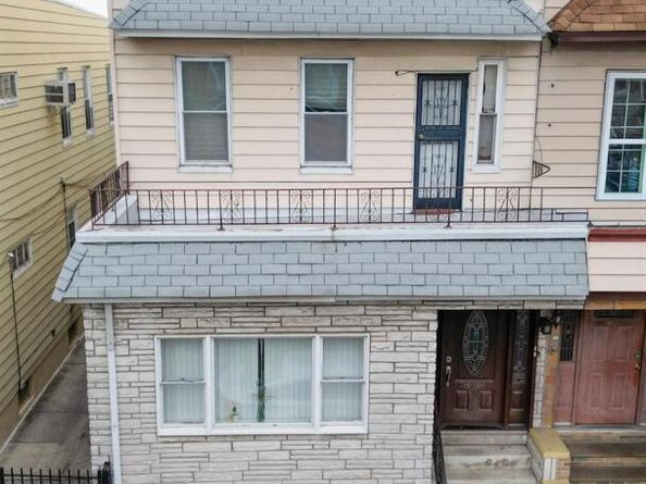 7839 82nd Street, Glendale NY 11385