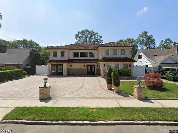 18 Helene Avenue, Merrick NY 11566