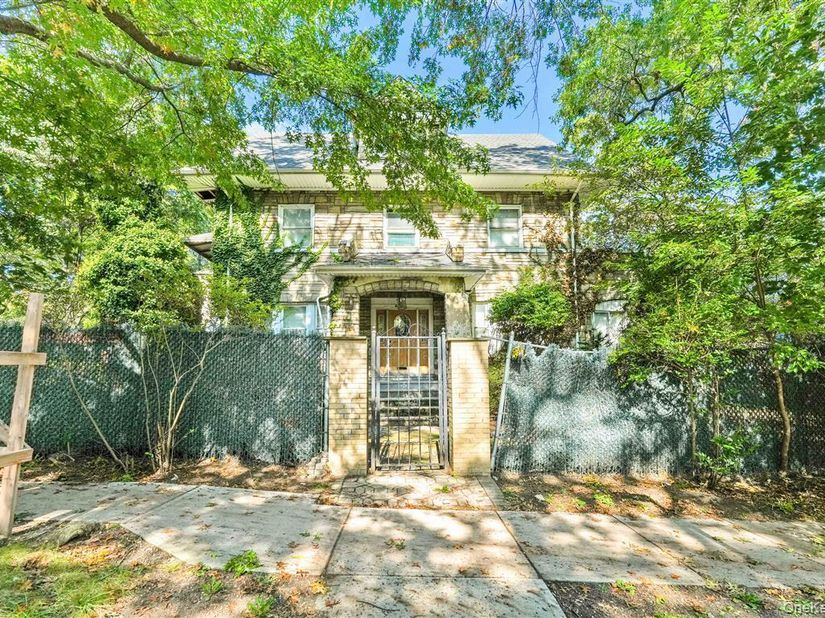 81-26 Austin Street, Kew Gardens NY 11415