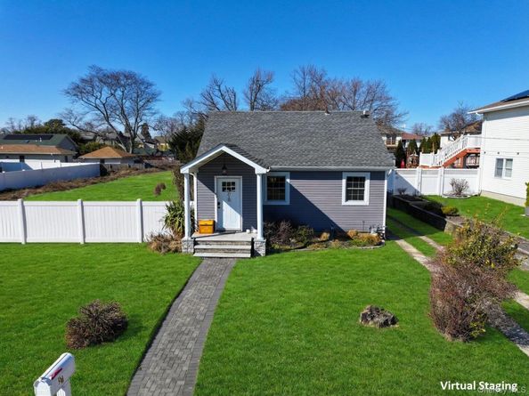 27 E Lincoln Avenue, Massapequa NY 11758
