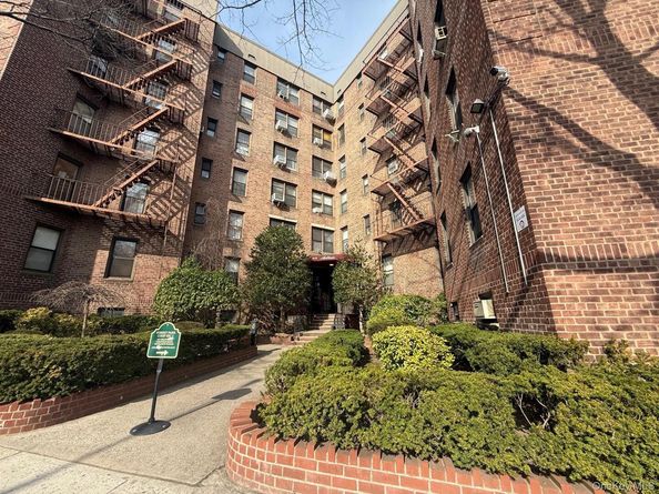83-55 Woodhaven Boulevard 2B, Woodhaven NY 11421