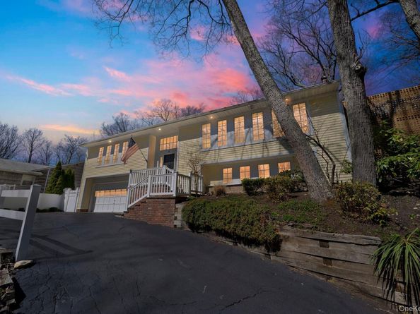 3 Glen Way, Cold Spring Harbor NY 11724