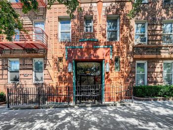 601 Pelham Parkway N