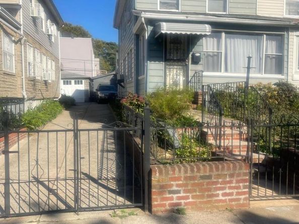 811 East 48 Street, Brooklyn NY 11203