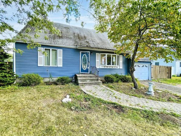 23 Woods Lane, Centereach NY 11720