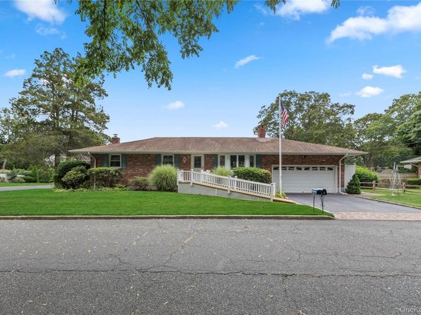 18 Sterling Place, Sayville NY 11782