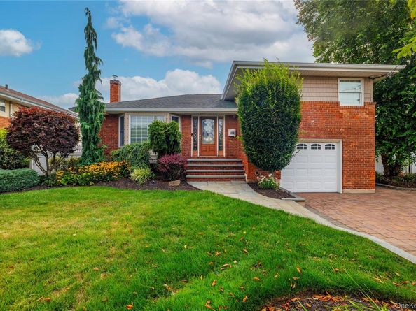 2863 Harbor Road, Merrick NY 11566