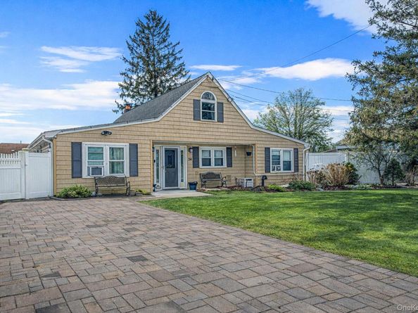 54 Pacific Avenue, Deer Park NY 11729