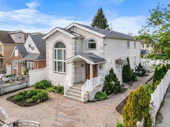 24571 61st Avenue, Little Neck NY 11362