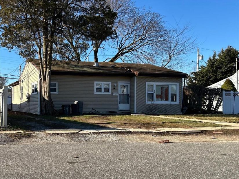 14 Chevy Chase, Amityville NY 11701