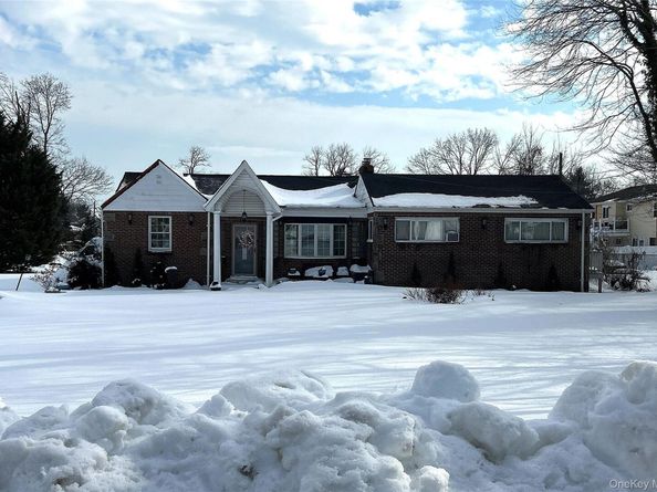 38 Hilltop Lane, Wheatley Heights NY 11798