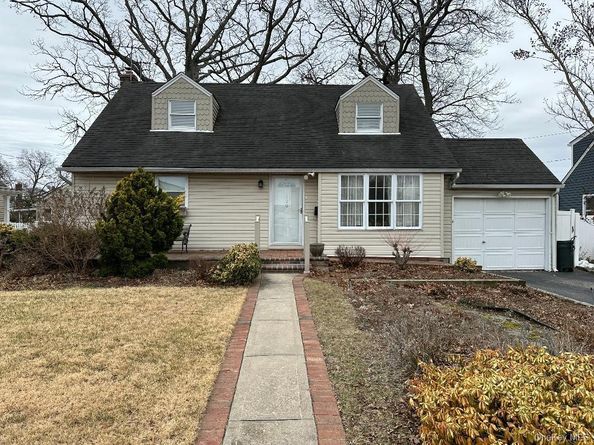 1009 Park Lane N, Franklin Square NY 11010