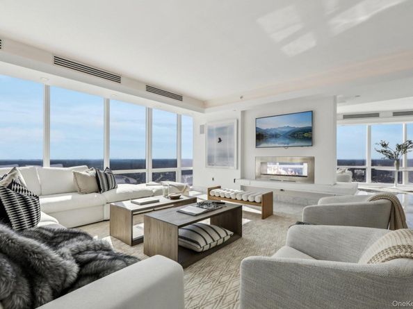 5 Renaissance Square PH41G, White Plains NY 10601