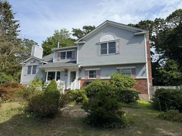 216 Glenwood Lane, Port Jefferson NY 11777